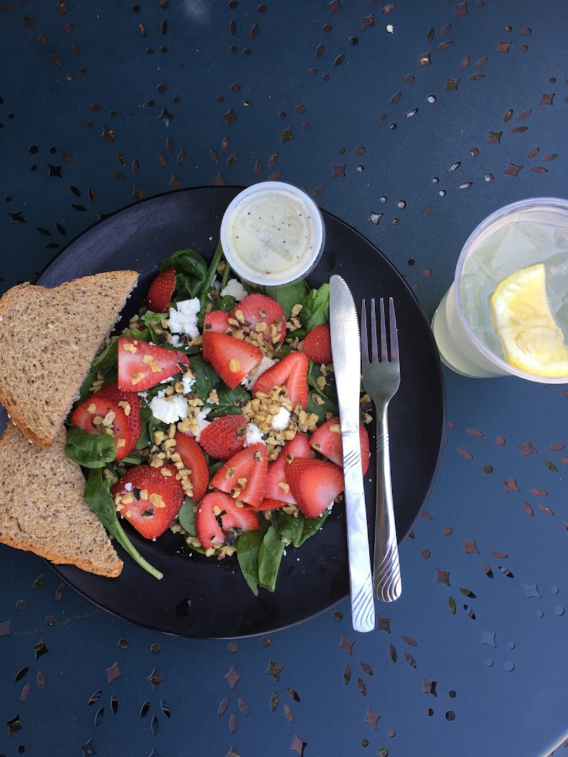 Me & Ollie's Bakery & Cafe photo 2