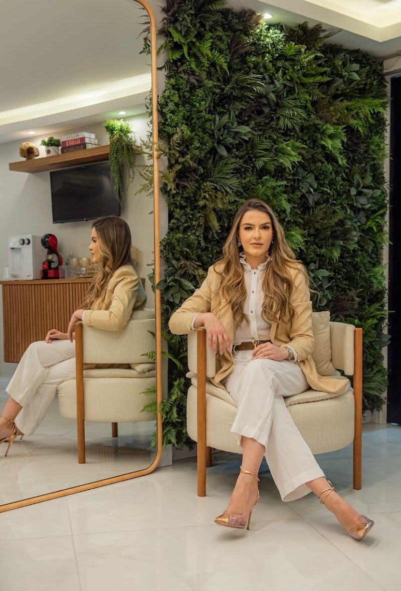 Dra Josiane Barcelos facetas de resina Nova Friburgo