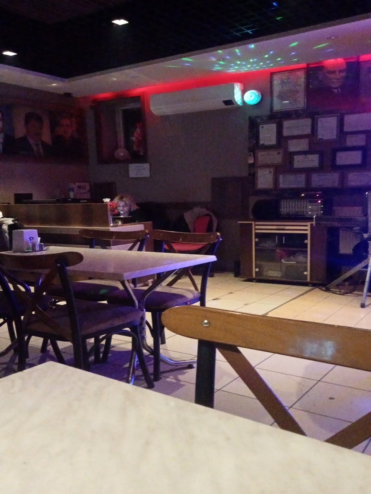 Menekşe Restaurant mekanı