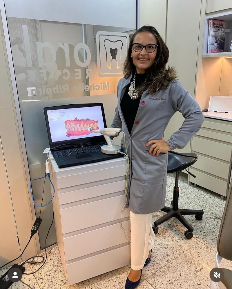 Dra Michelle Ribeiro | Dentista | Oral Recife Clínica Odontológica | Cirurgiã buco maxilo facial | Implante Dentário - foto 5