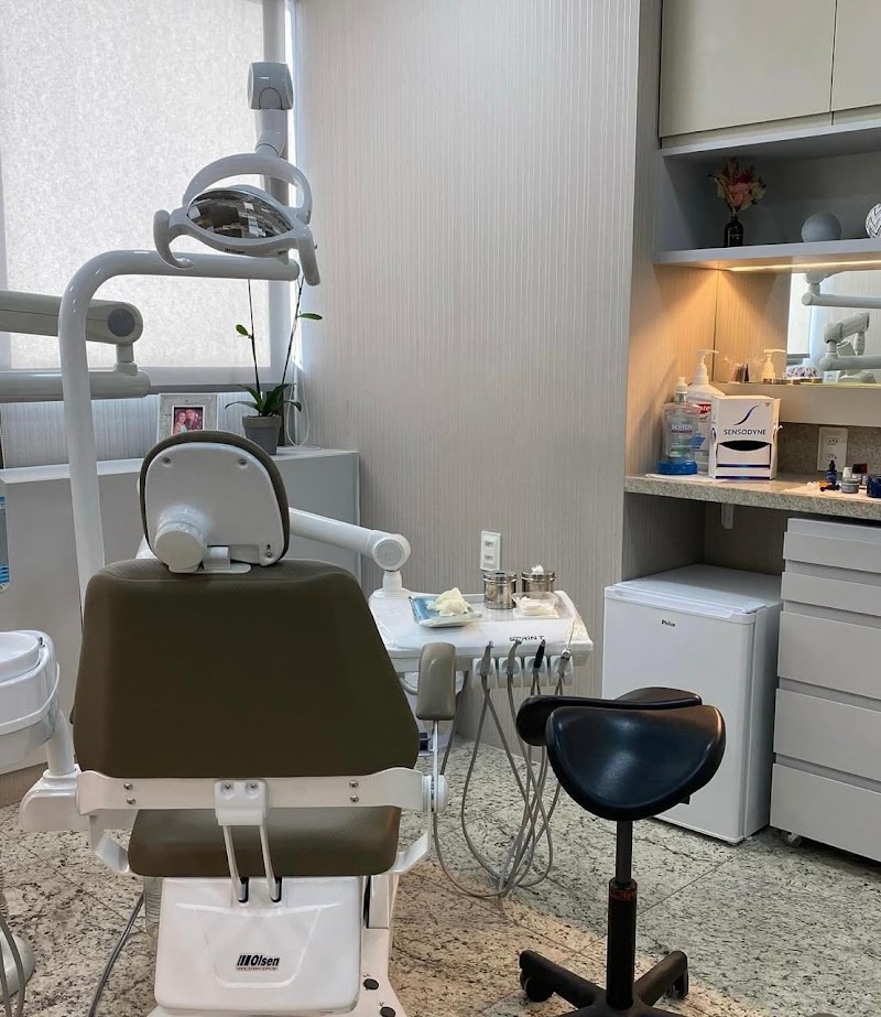 Dra Michelle Ribeiro | Dentista | Oral Recife Clínica Odontológica | Cirurgiã buco maxilo facial | Implante Dentário - foto 3