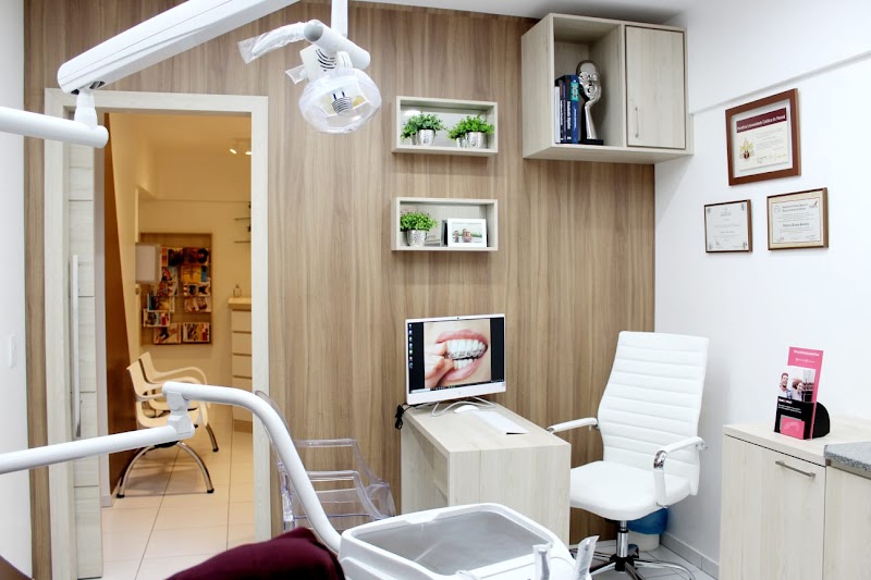 Dra. Andrea Rocha - Especialista em Ortodontia, Endodontia e Toxina Botulínica - foto 3