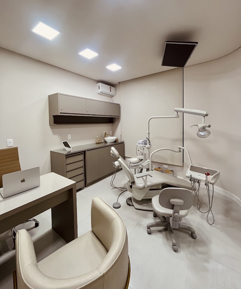 Dra. Djulia Cassia Luksik - Dentista Joinville - foto 2