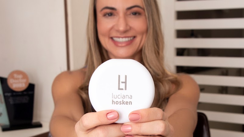 Dra Luciana Hosken- dentista em Niterói