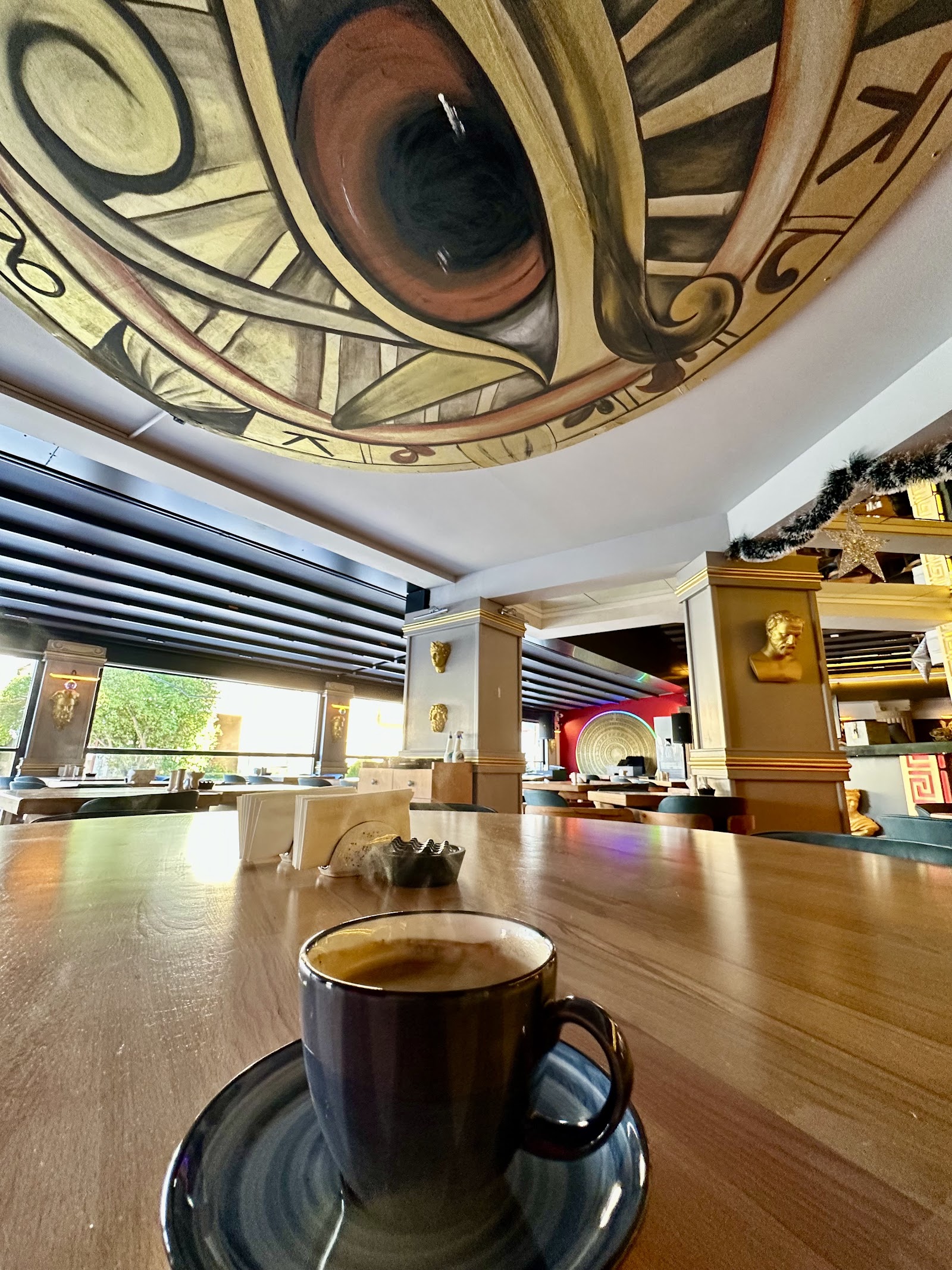 Ceeser’s Lounge & Bar mekanı
