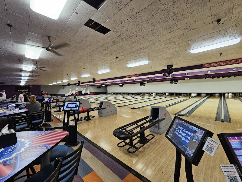 Diversey River Bowl — interior