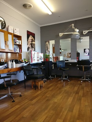 Top Knott Hair & Beauty