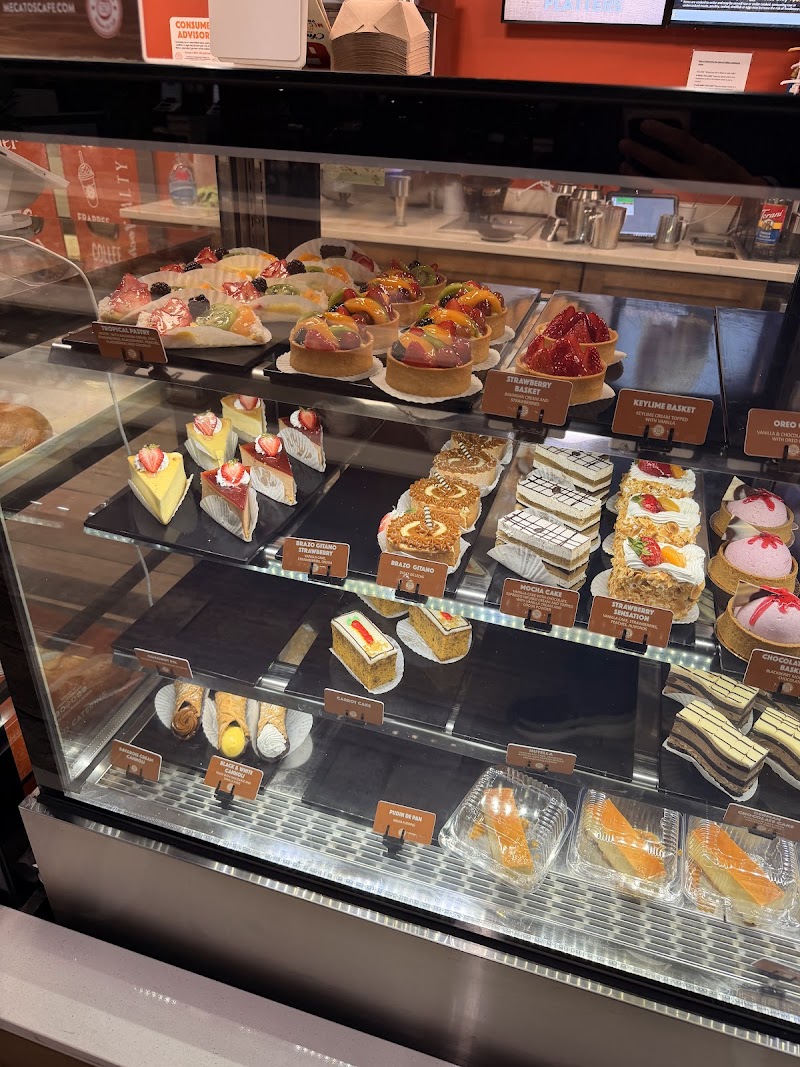 Mecatos Bakery & Café photo 4