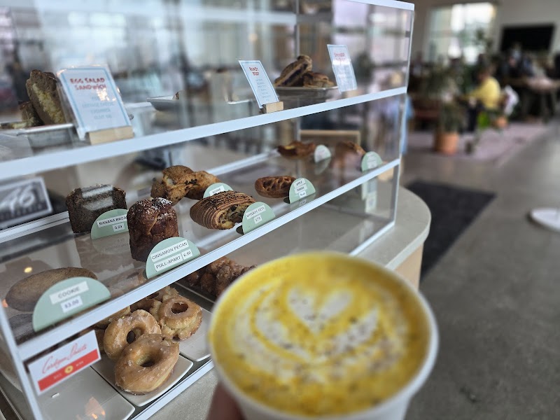 Happy Monday & Co photo 2