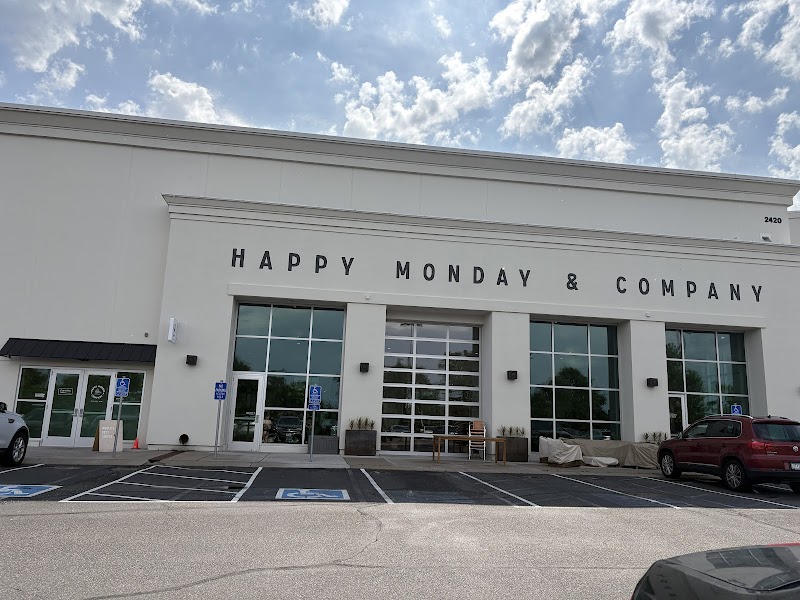 Happy Monday & Co photo 1