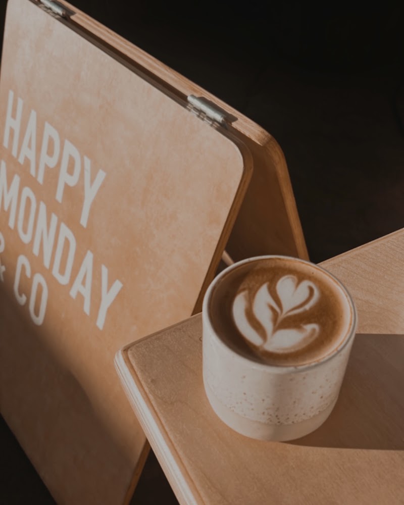 Happy Monday & Co photo 2
