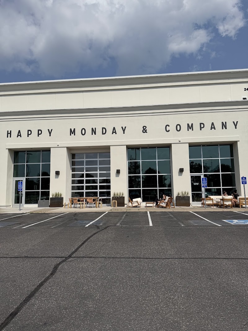 Happy Monday & Co photo 3