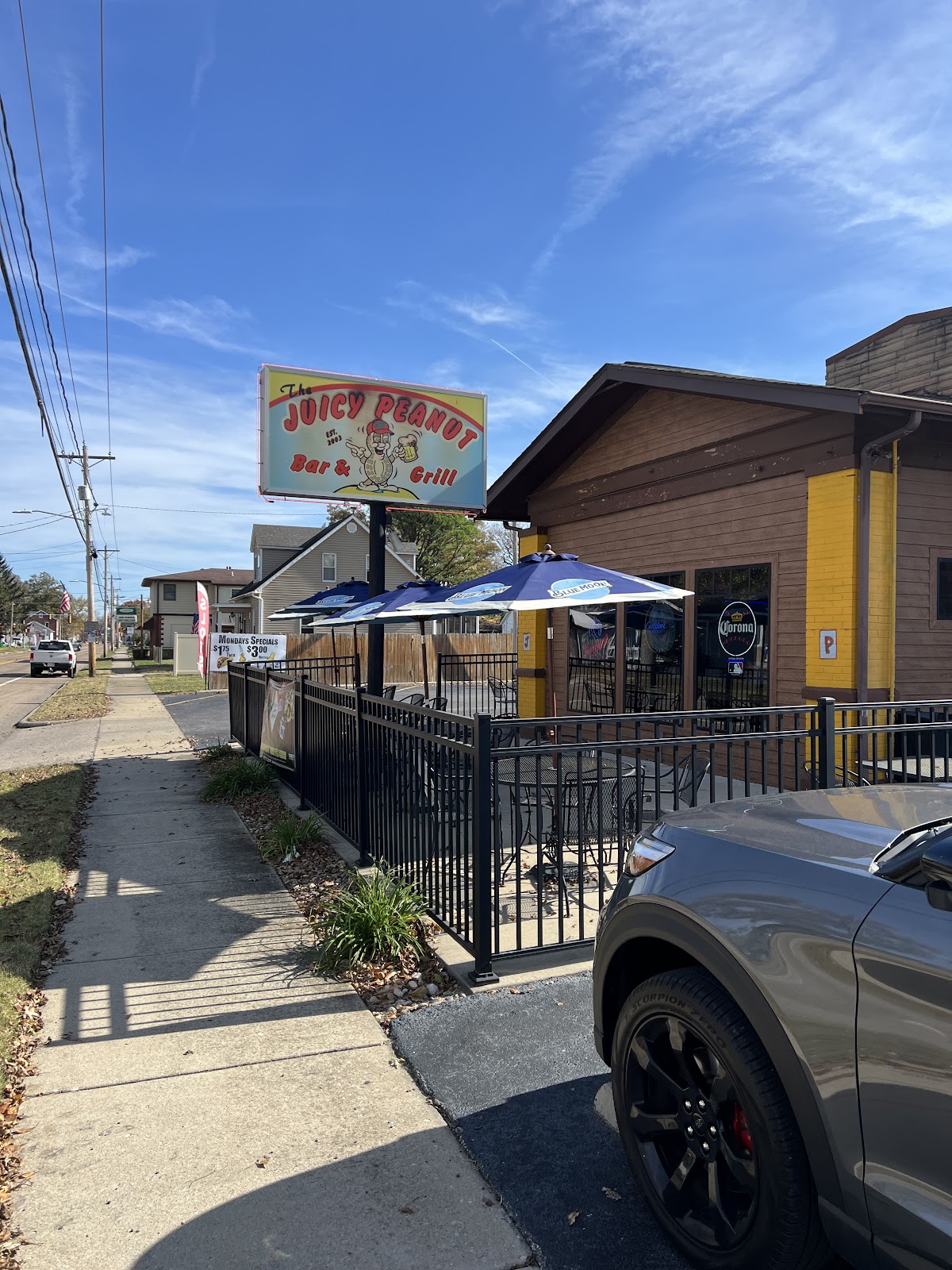 Juicy Peanut Bar & Grill