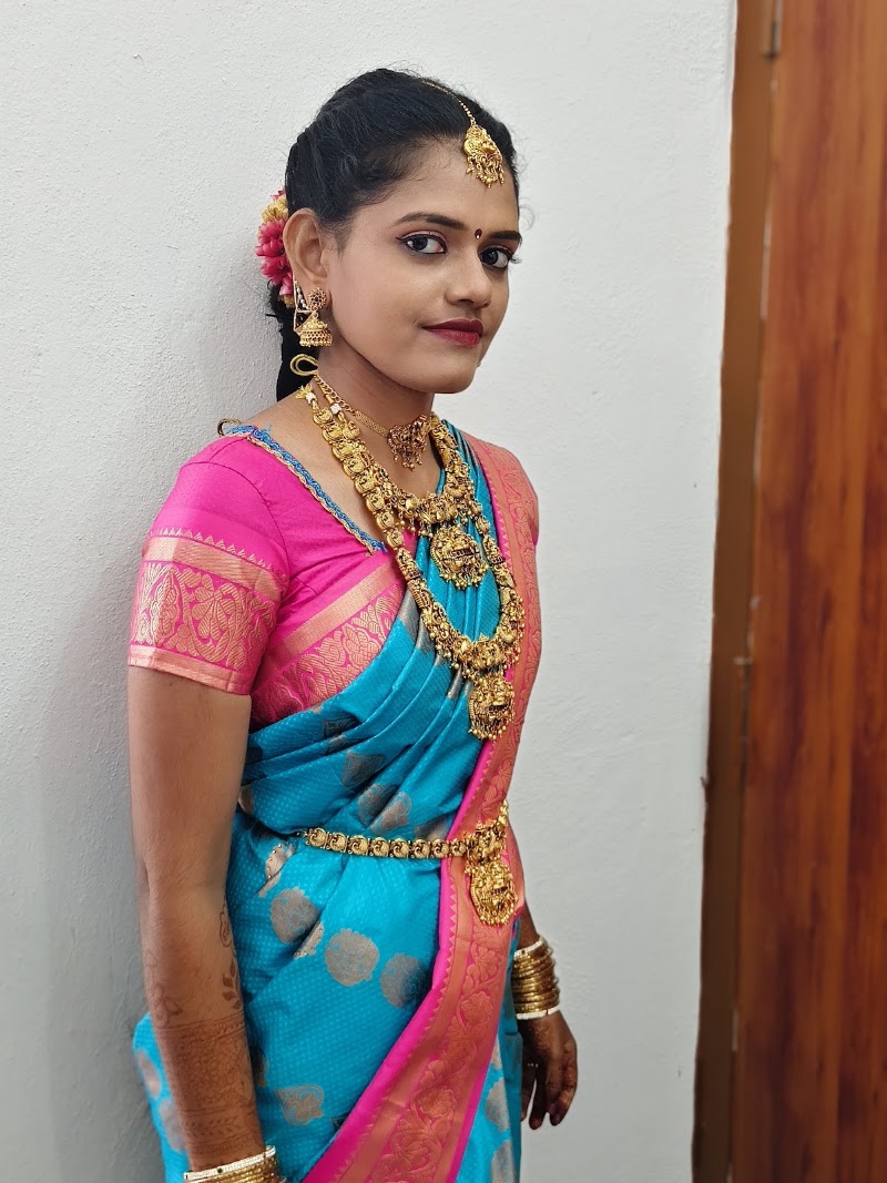 Shakshi Beauty Parlour& tattoo centre