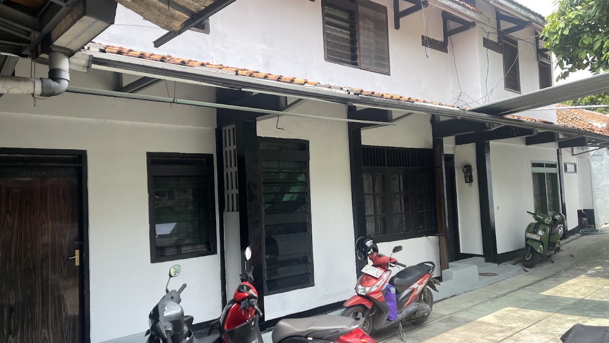 LINDA KOST PUTRI