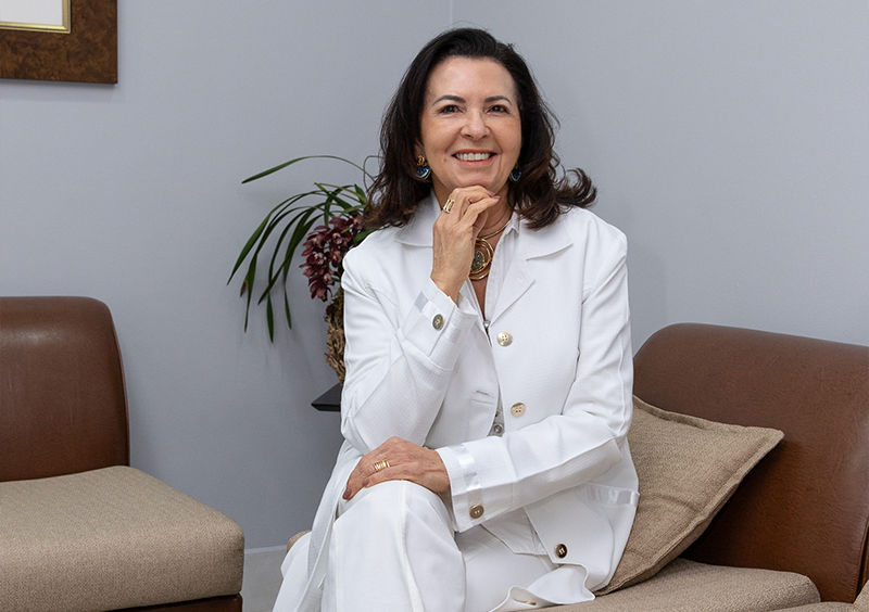 Dra. Lúcia Navarro - Ginecologista e Obstetra