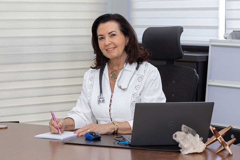 Foto de Dra. Lúcia Navarro - Ginecologista e Obstetra