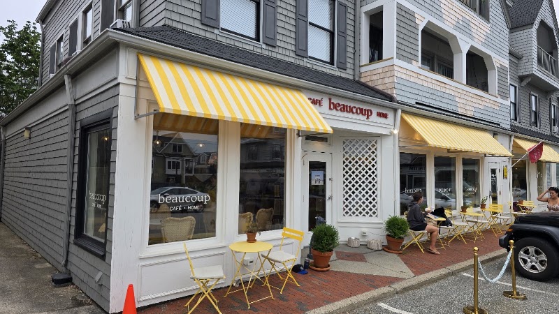 Beaucoup Café photo 4