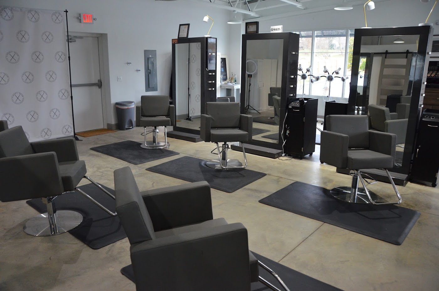 C Leigh C Salon photo 1