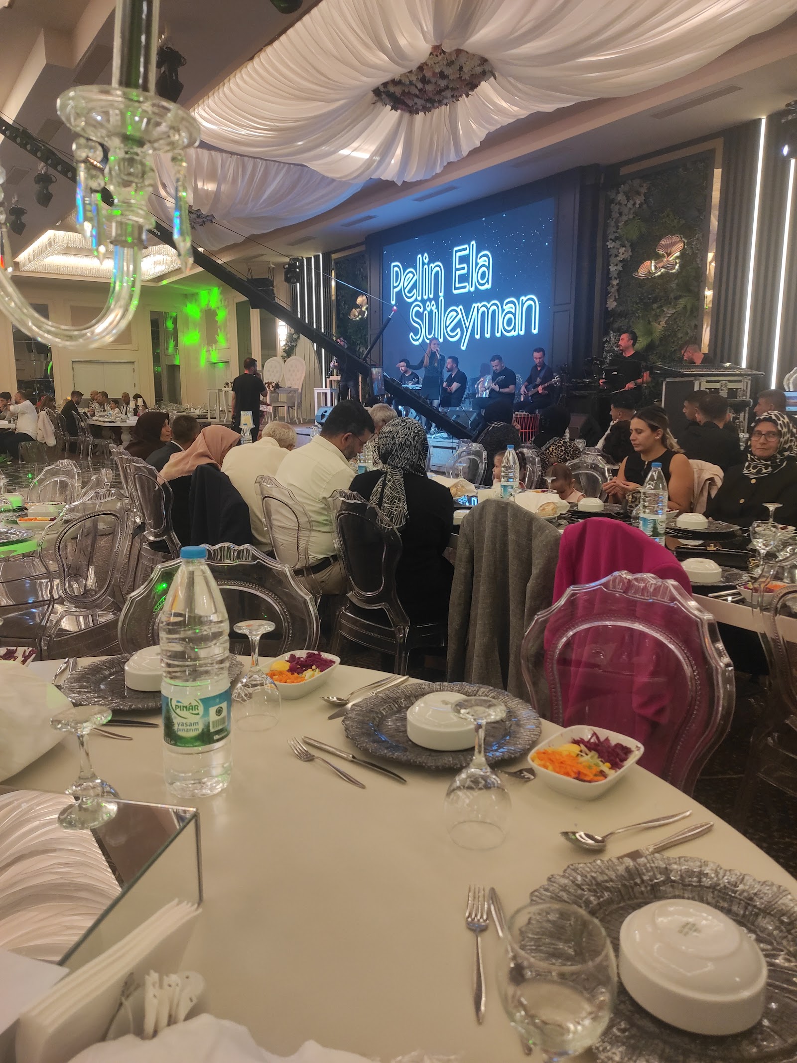 GRAND DERYA EVENT HALL mekanı
