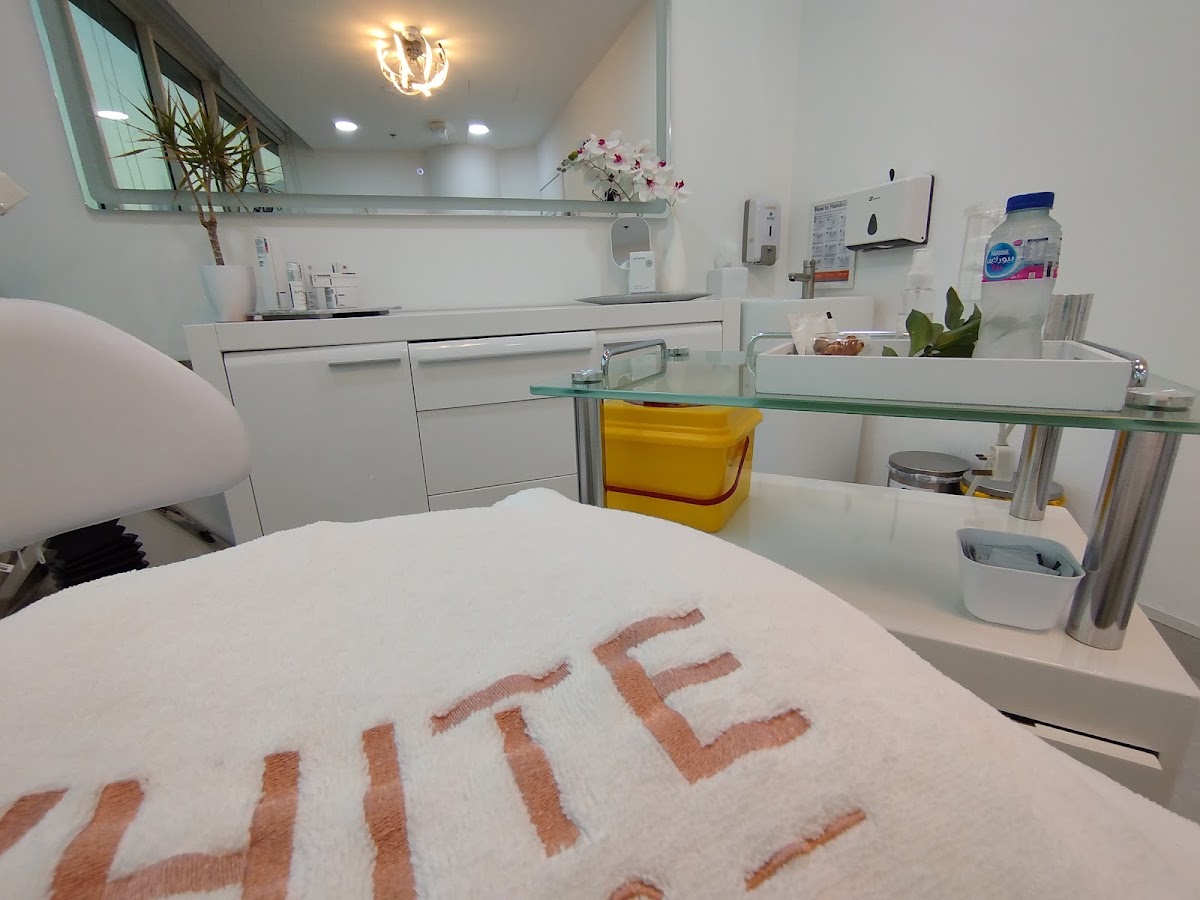 WHITE CLINIC 3