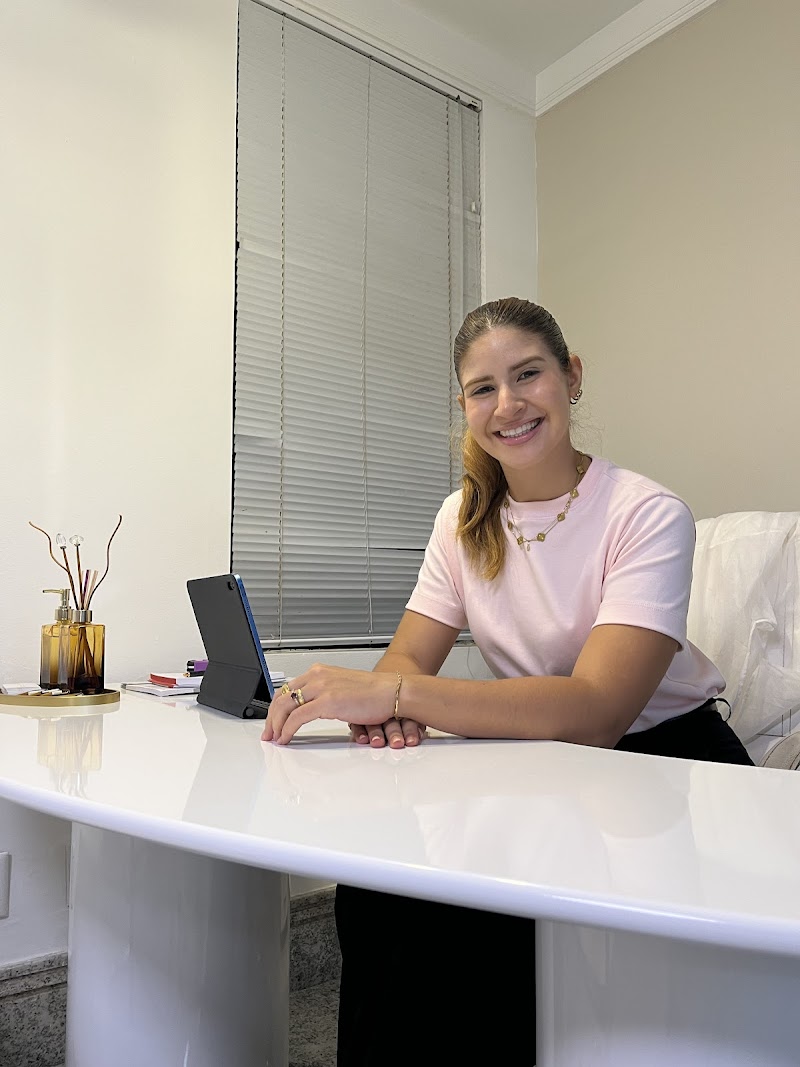 Dra. Ana Luiza Brito - Dentista - foto 2