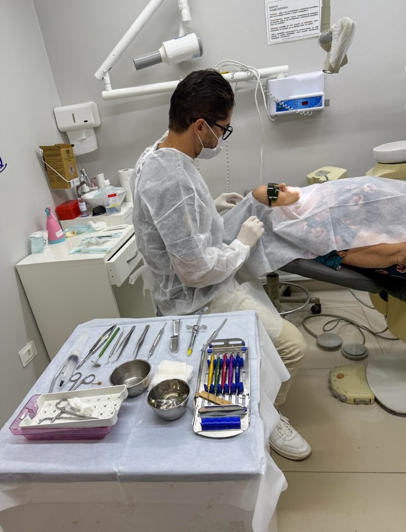 Dr Cassiano Borges - Implante Dentário em Campo Grande - foto 3