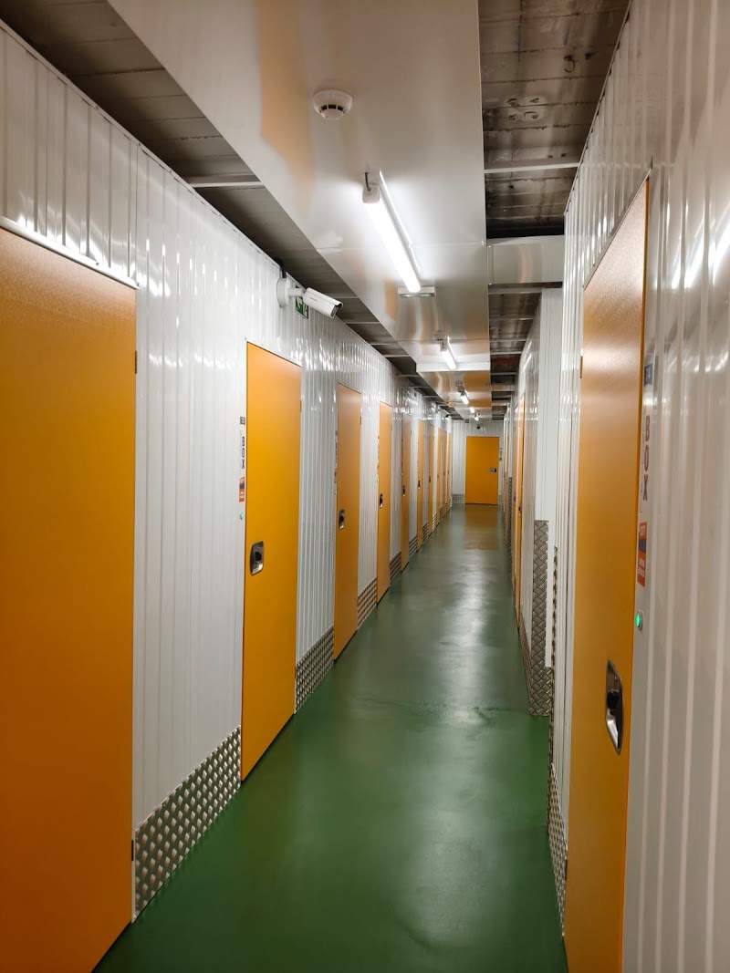 Trastero MondialBox Donostia - San Sebastián - Self Storage & Furniture Storage Rental en De Errekalde Hiribidea, 59, 20018 Donostia / San Sebastián, Gipuzkoa, España - MejorTrastero