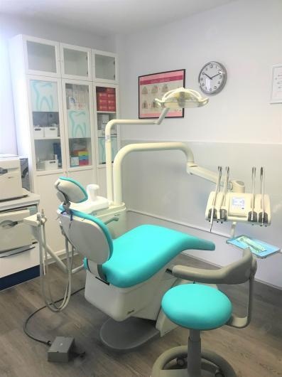 Dra. Sandra Solís González, Dentista