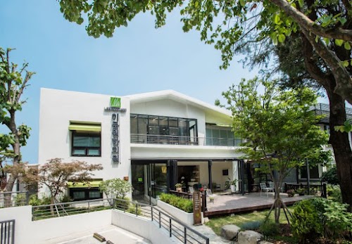 이문원한의원 (Lee Moon Won Korean Medicine Clinic & Medical Head Spa & Natural Holistic Hair Restoration) logo