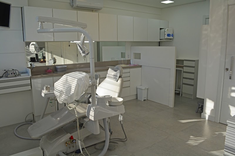 Dra. Fabíola Roggia Cirurgiã Dentista - foto 3