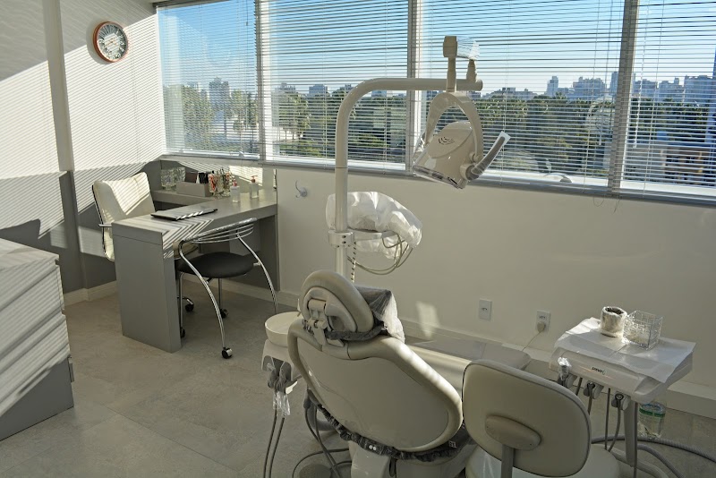 Dra. Fabíola Roggia Cirurgiã Dentista - foto 2