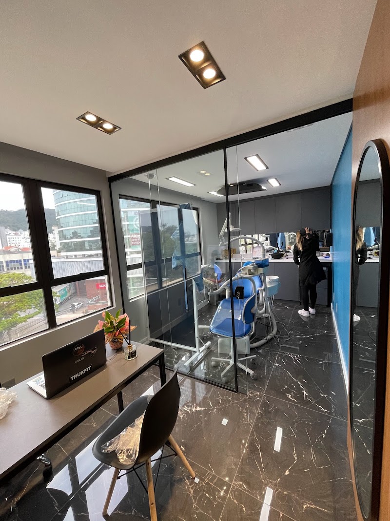 Carneiro Odontologia | Urgência 24hrs | Odontopediatria