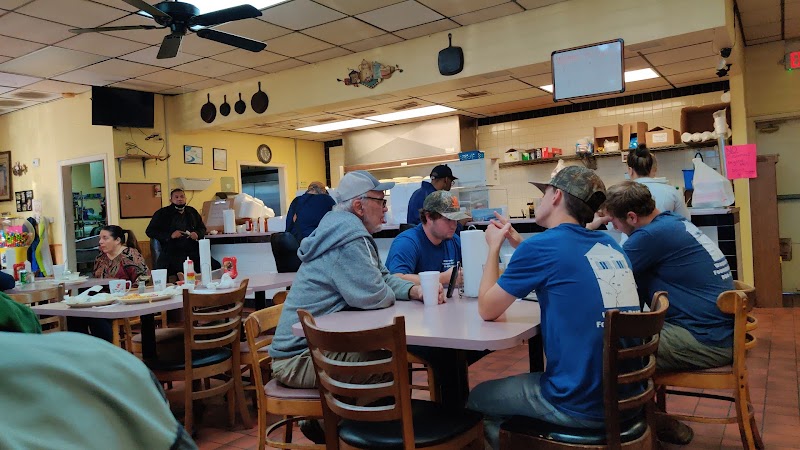 Lynn's Cafe photo 1