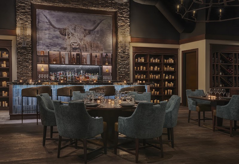 Over a dozen on-site dining and drinking venues