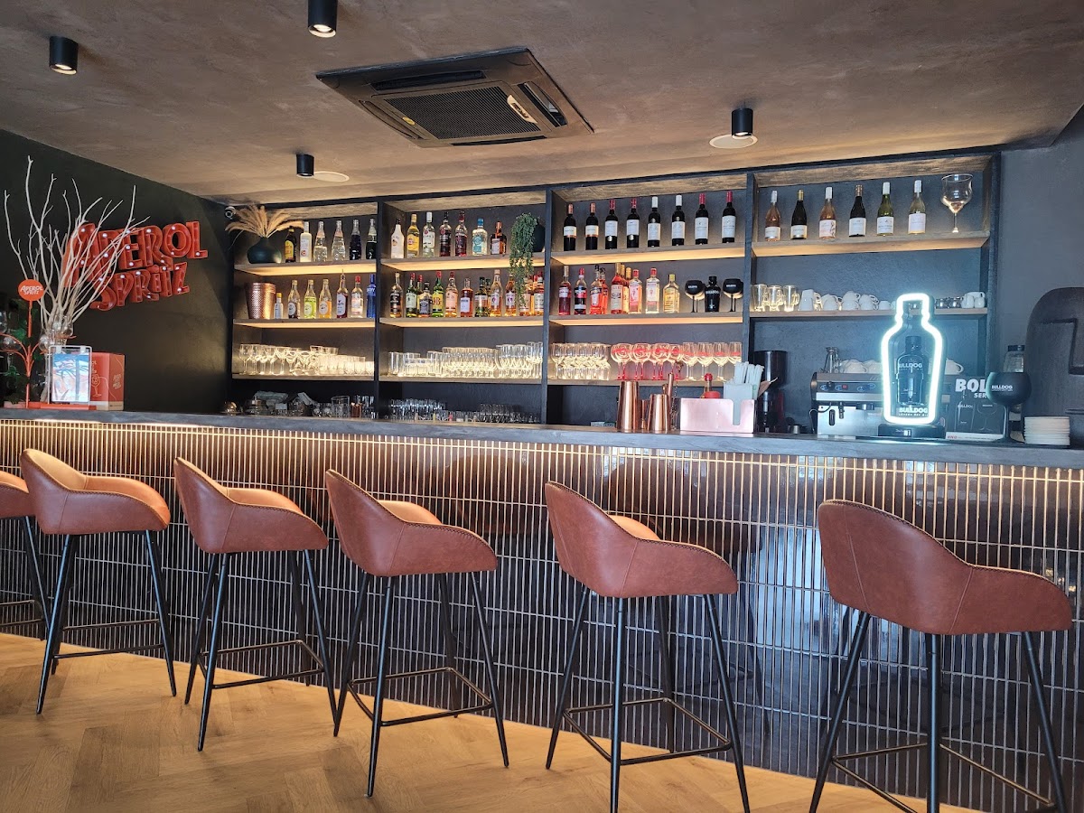 bru restobar — photo 3