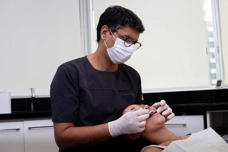 Dr. Rivail Brandão - Ortodontista e DTM