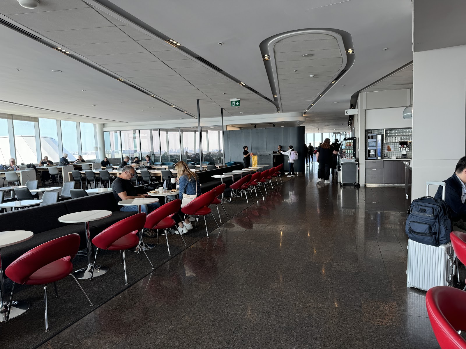 Air Canada Maple Leaf Lounge (Express) — photo 3 (via Google)