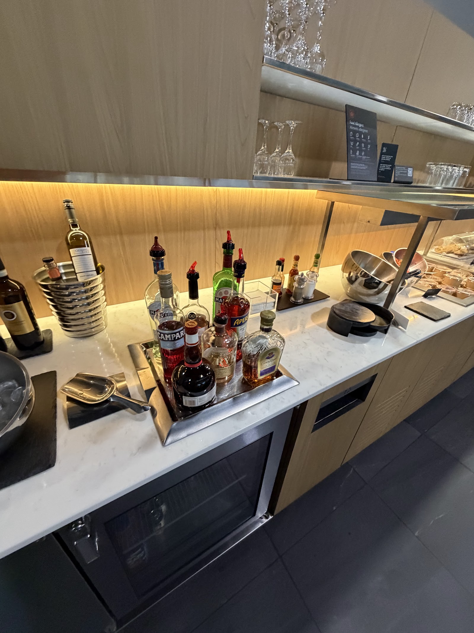 Air Canada Maple Leaf Lounge (Express) — photo 1 (via Google)
