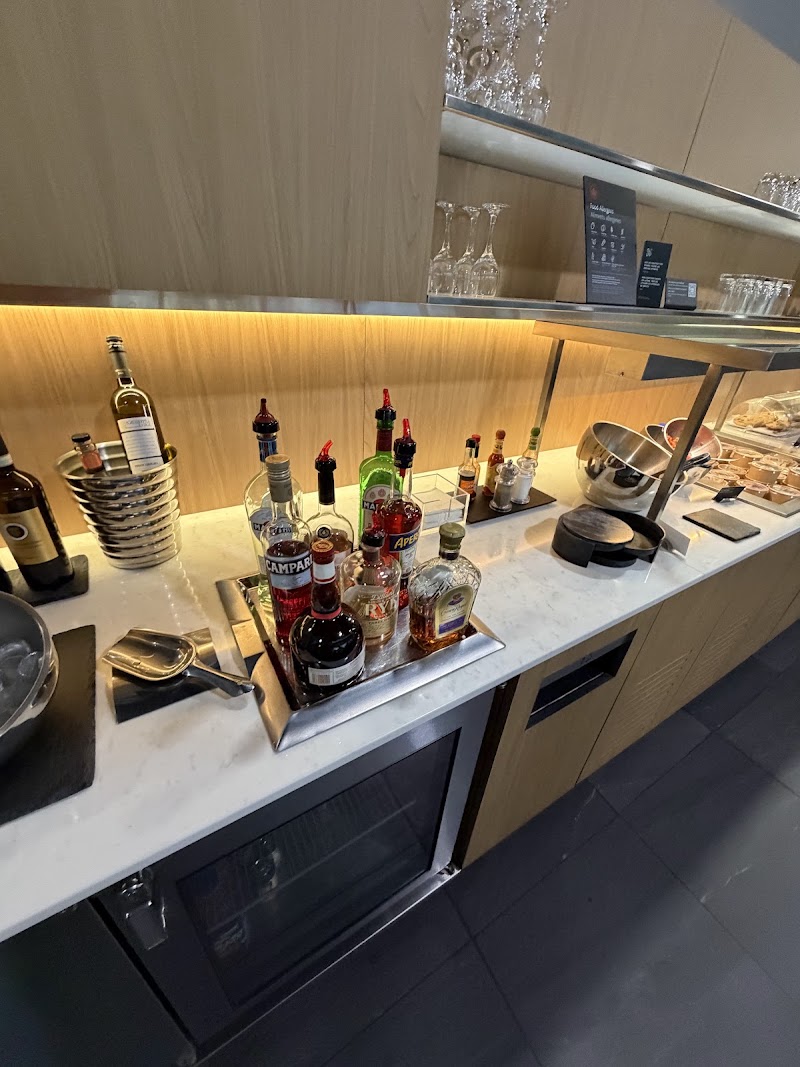 Air Canada Maple Leaf Lounge (Express)