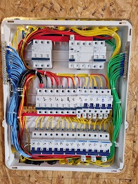Plural Soluções Elétricas ( eletricista)