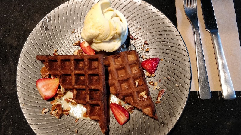 Maple + Clove photo 2