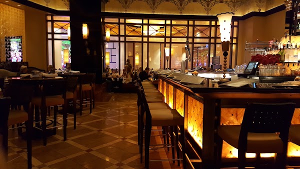 Grand Lux Cafe
