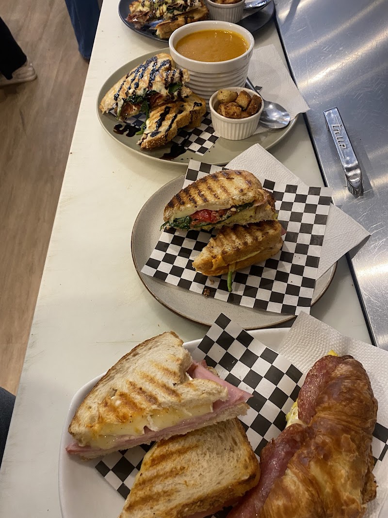 Café La Petite Voisine photo 3