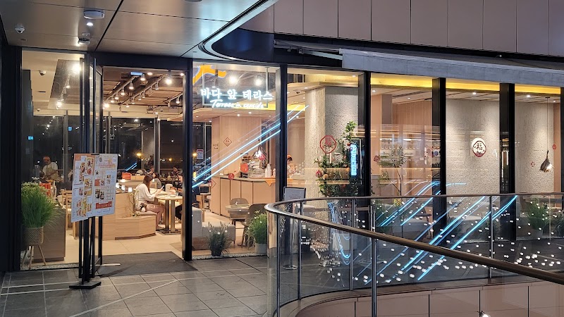 Terrace in seaside (Nam Cheong)