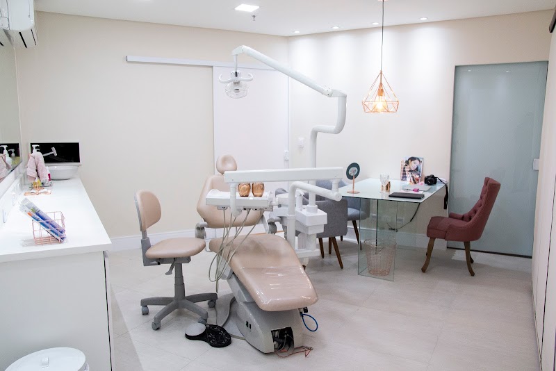 Dra. Danielle Freitas - Odontologia