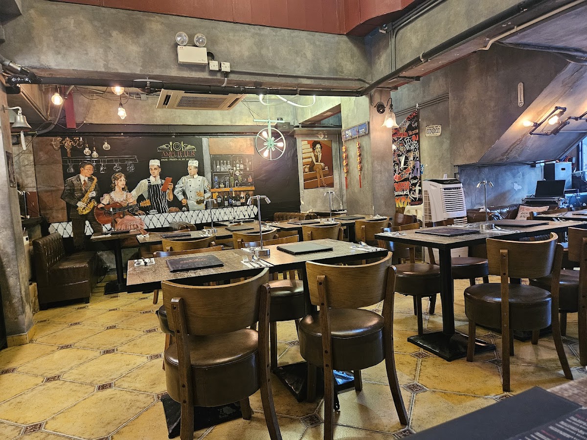 Amplifier Restaurant photo 5