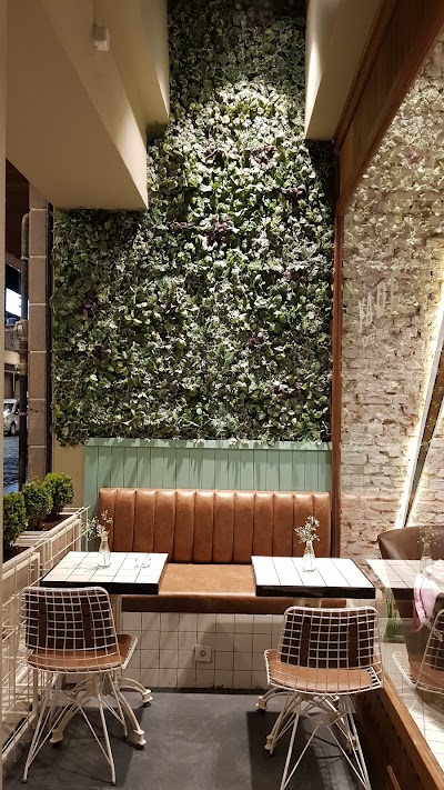 Yade Coffee And Design Shop - Kafe