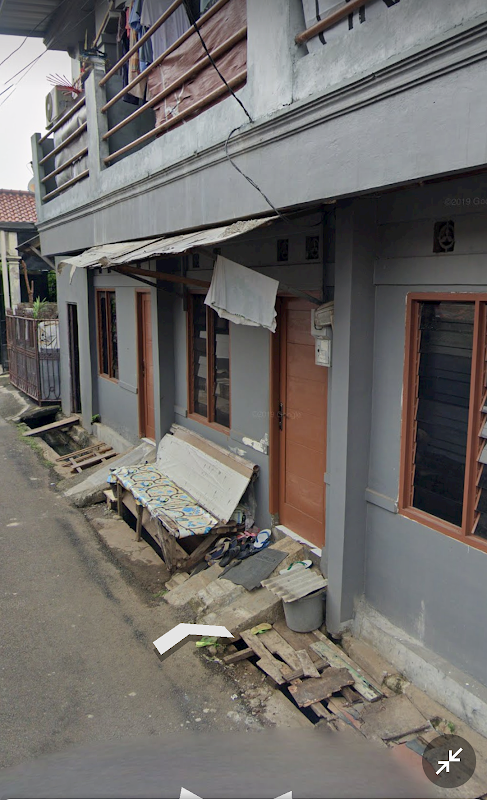 Rumah kontrakan abu-abu tingkat