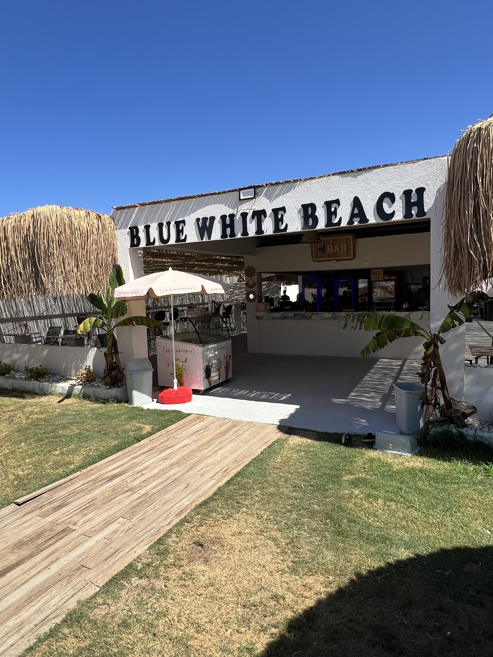 Blue White Beach Club mekanı